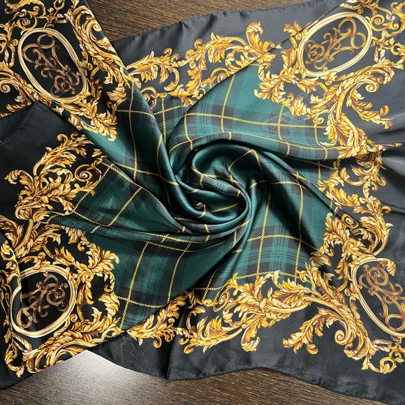 Silk scarf - Picture 8 of 10